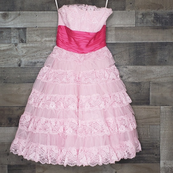 Betsey Johnson Dresses & Skirts - Strapless lace Dress Betsey Johnson cupcake 6
